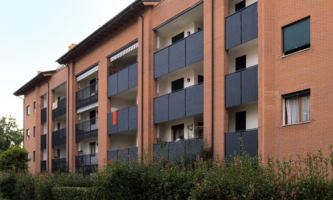 2003 - Edificio residenziale con 36  appartamenti in Via Viale Diaz ad Arzignano (VI). APM (Albiero, Faresin, Sbalchiero)