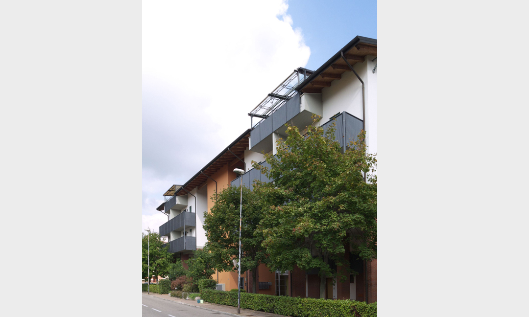 2003 - Edificio residenziale con 36  appartamenti in Via Viale Diaz ad Arzignano (VI). APM (Albiero, Faresin, Sbalchiero)